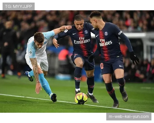 巴黎圣日耳曼主帅安切洛蒂曾因质疑蒂尔潘判罚受足协警告